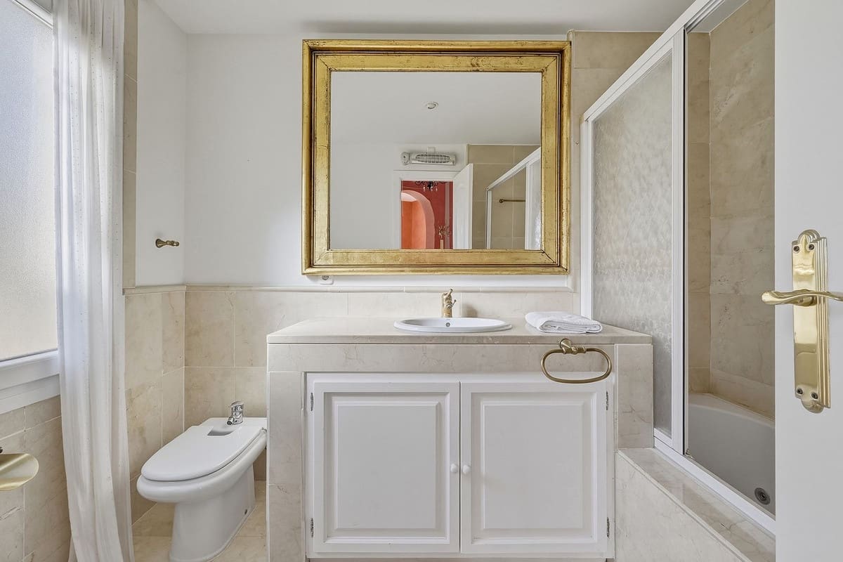 2 slaapkamer Villa te koop in La Reserva met zwembad garage - € 990.000 (Ref: 9685617)