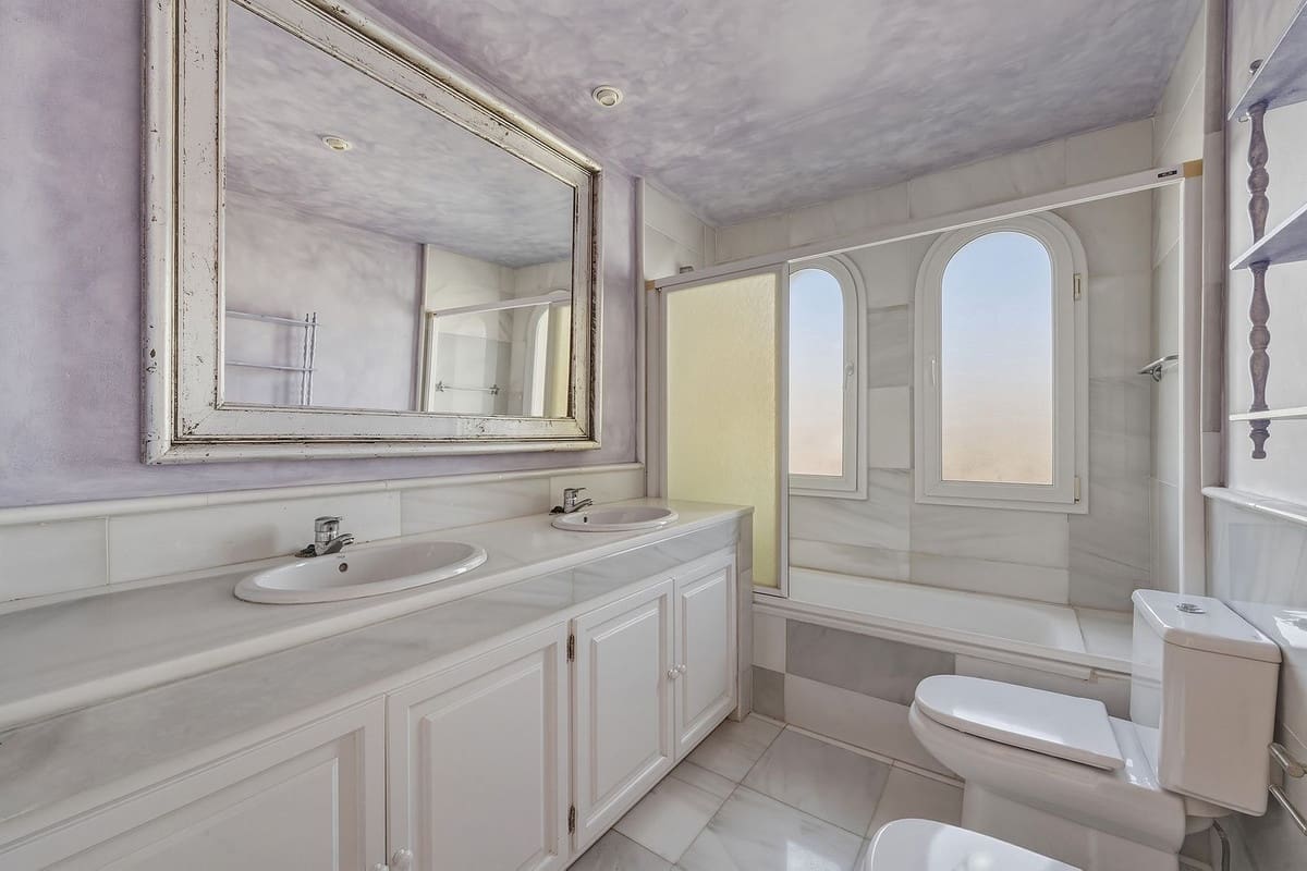 2 slaapkamer Villa te koop in La Reserva met zwembad garage - € 990.000 (Ref: 9685617)