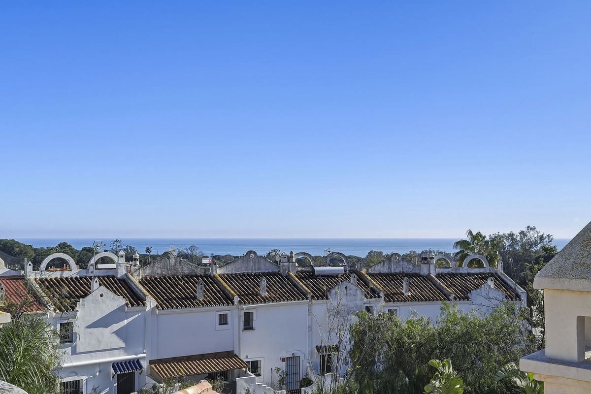 2 slaapkamer Villa te koop in La Reserva met zwembad garage - € 990.000 (Ref: 9685617)