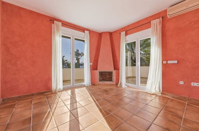 2 chambre Villa/Maison à vendre à La Reserva, Marbella avec piscine garage - 990 000 € (Ref: 9685617)