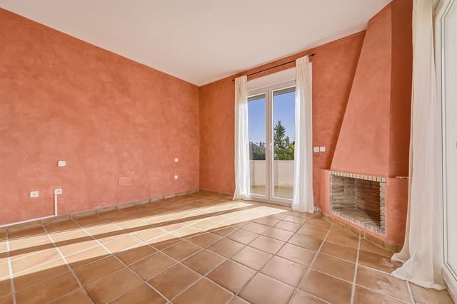 2 chambre Villa/Maison à vendre à La Reserva, Marbella avec piscine garage - 990 000 € (Ref: 9685617)