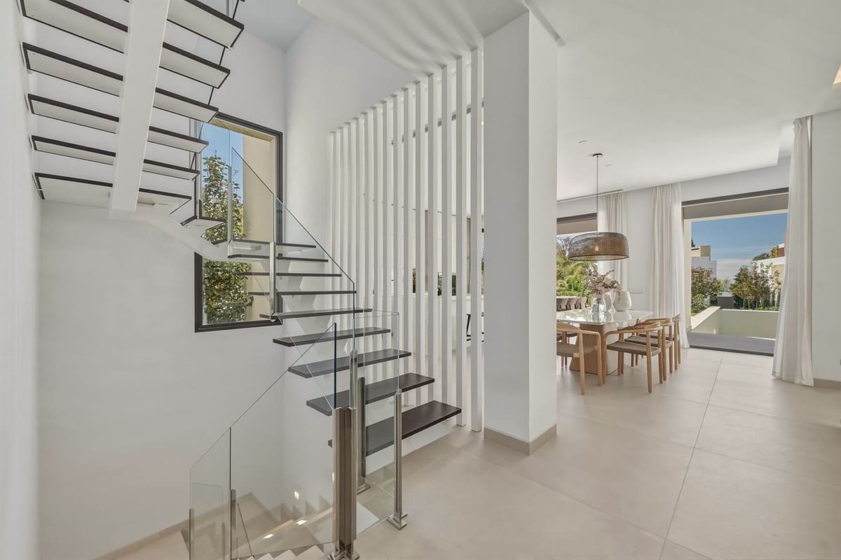 4 sypialnia Willa na sprzedaż w Marbella z basenem garażem - 4 500 000 € (Ref: 9720479)