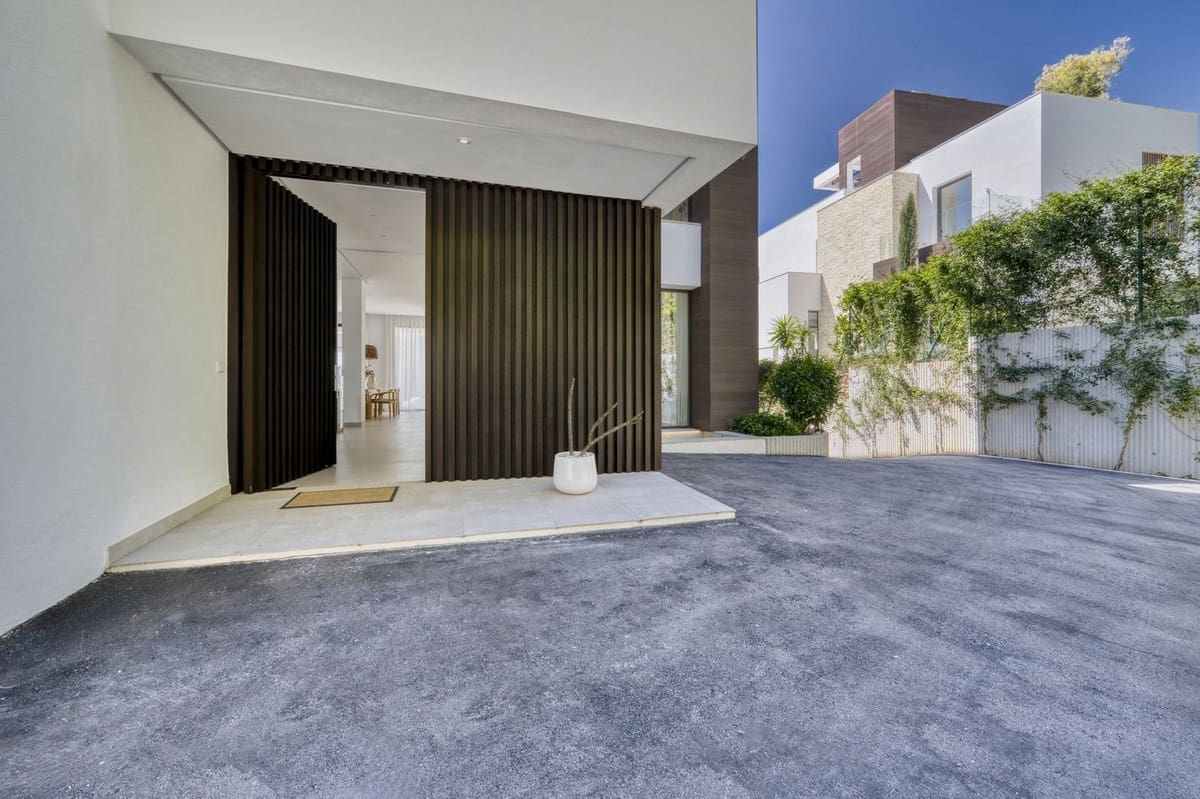 4 sypialnia Willa na sprzedaż w Marbella z basenem garażem - 4 500 000 € (Ref: 9720479)