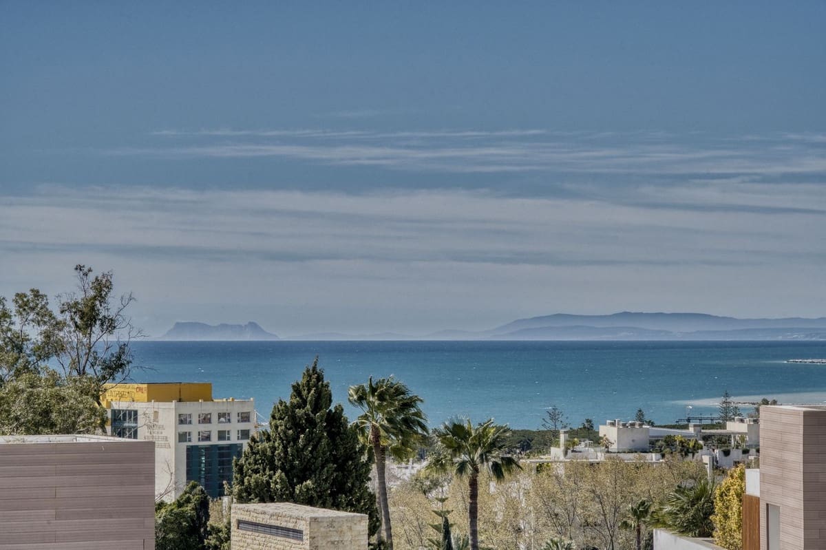 4 sypialnia Willa na sprzedaż w Marbella z basenem garażem - 4 500 000 € (Ref: 9720479)