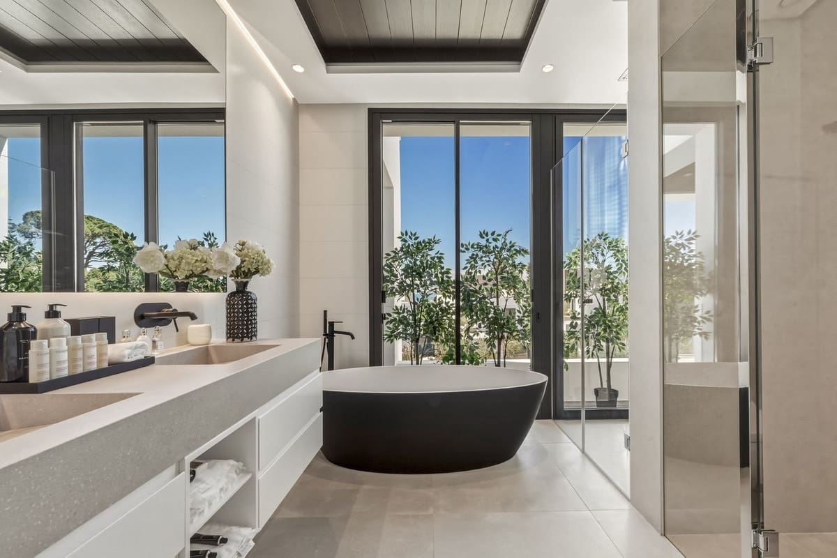 4 sypialnia Willa na sprzedaż w Marbella z basenem garażem - 4 500 000 € (Ref: 9720479)