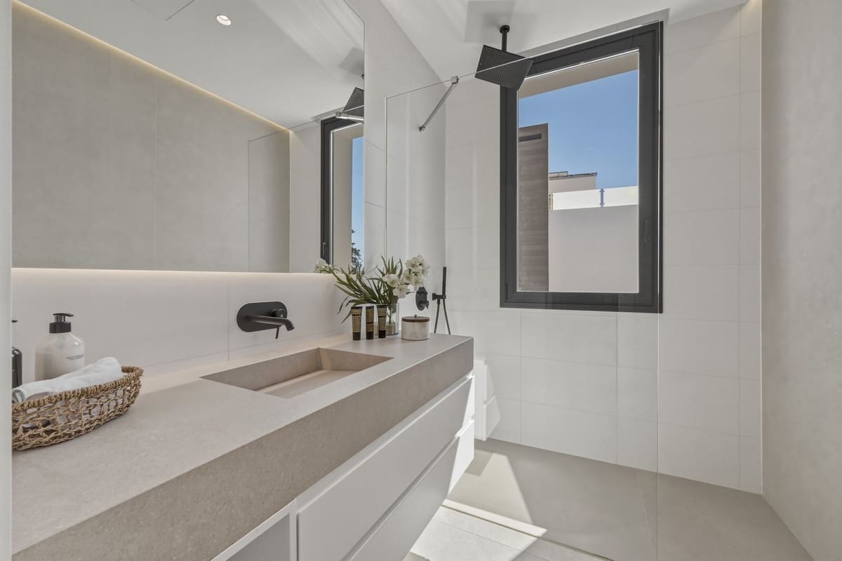 4 sypialnia Willa na sprzedaż w Marbella z basenem garażem - 4 500 000 € (Ref: 9720479)