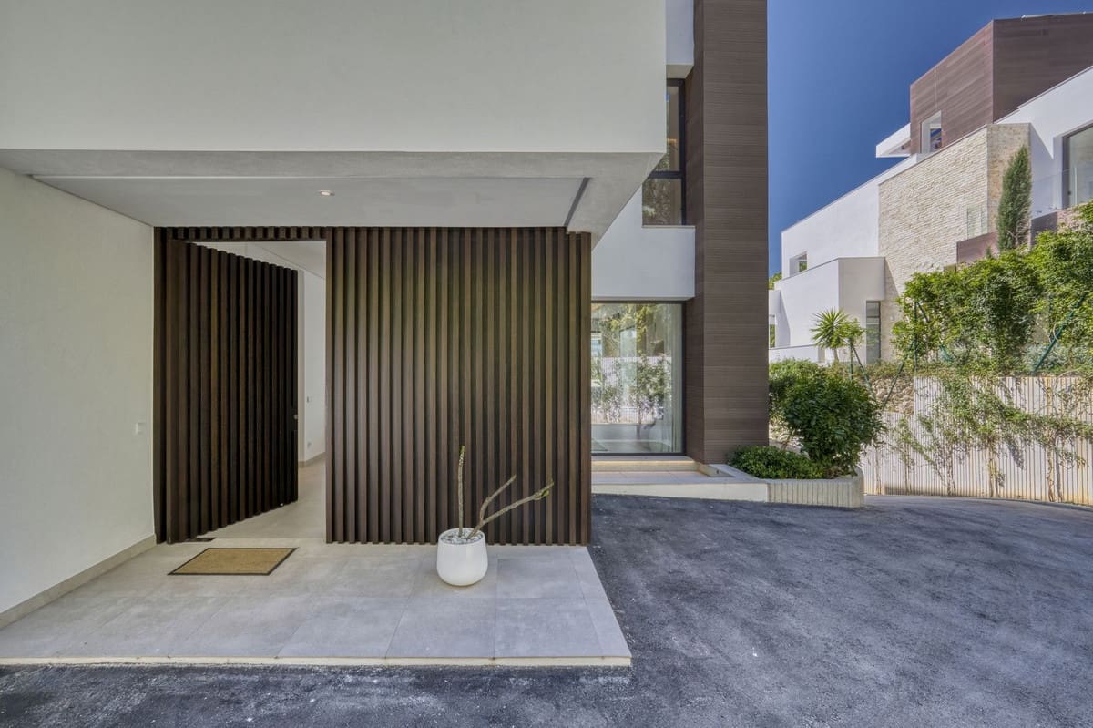 4 bedroom Villa for sale in Marbella with pool garage - € 4,500,000 (Ref: 9720479)