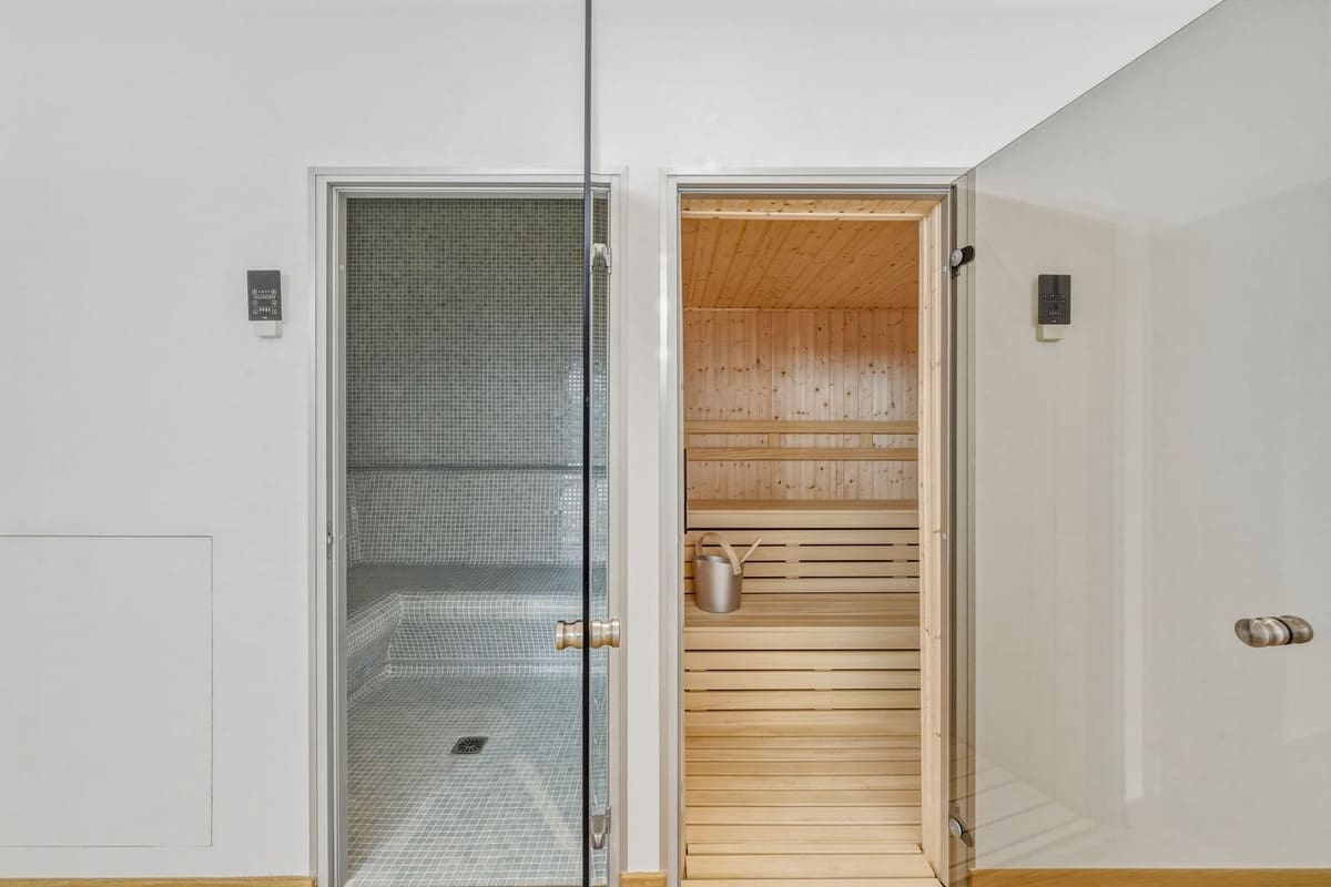 4 bedroom Villa for sale in Marbella with pool garage - € 4,500,000 (Ref: 9720479)