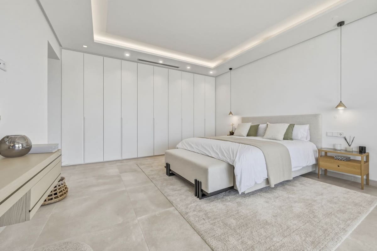 4 soverom Villa til salgs i Marbella med svømmebasseng garasje - € 4 500 000 (Ref: 9720479)