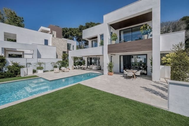 4 sypialnia Willa na sprzedaż w Marbella z basenem garażem - 4 500 000 € (Ref: 9720479)