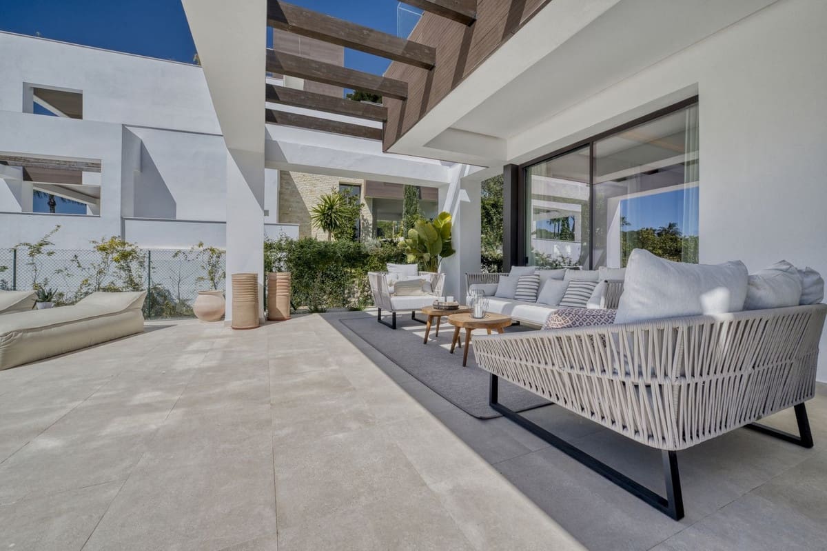 4 soverom Villa til salgs i Marbella med svømmebasseng garasje - € 4 500 000 (Ref: 9720479)