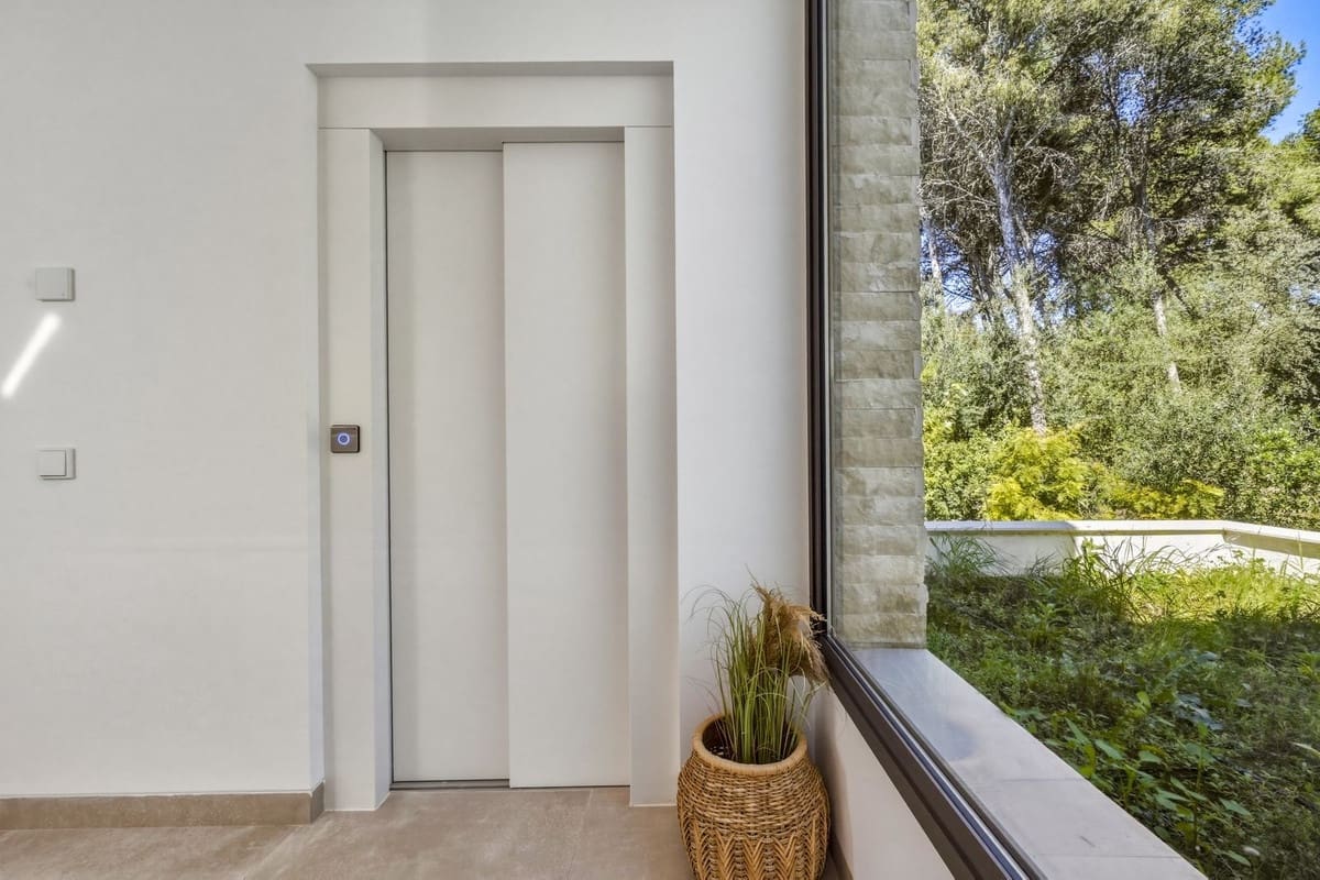 4 soverom Villa til salgs i Marbella med svømmebasseng garasje - € 4 500 000 (Ref: 9720479)