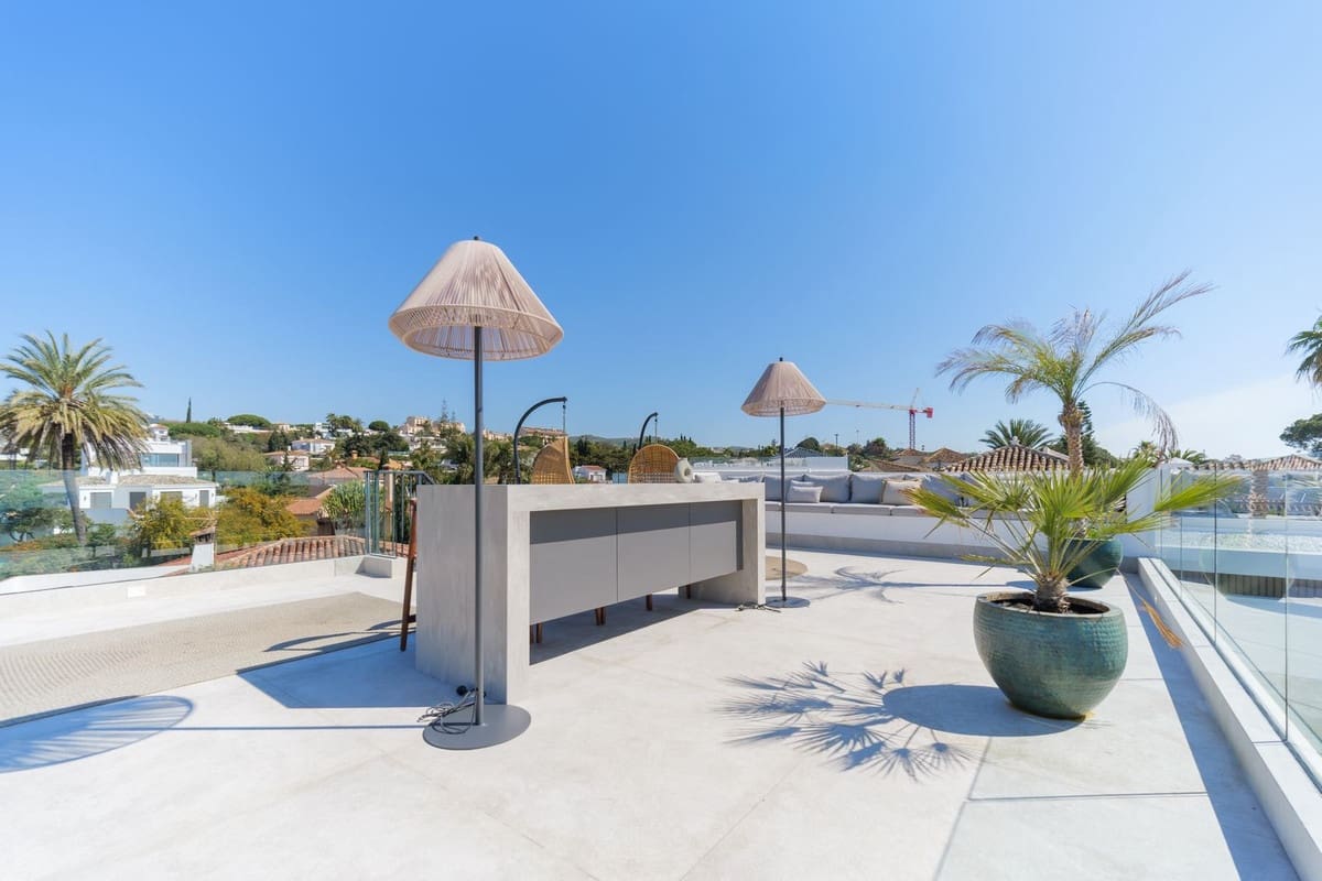 4 bedroom Villa for sale in Marbesa with pool garage - € 4,000,000 (Ref: 9733937)