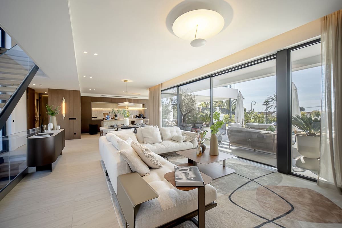 4 bedroom Villa for sale in Marbesa with pool garage - € 4,000,000 (Ref: 9733937)