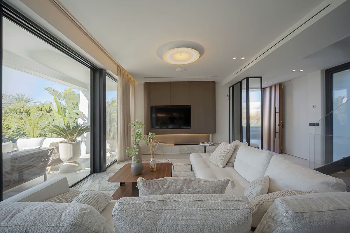 4 bedroom Villa for sale in Marbesa with pool garage - € 4,000,000 (Ref: 9733937)