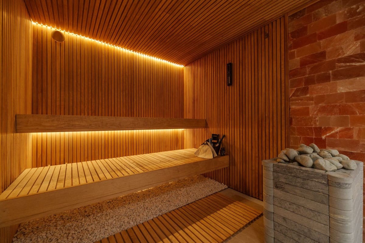 4 bedroom Villa for sale in Marbesa with pool garage - € 4,000,000 (Ref: 9733937)