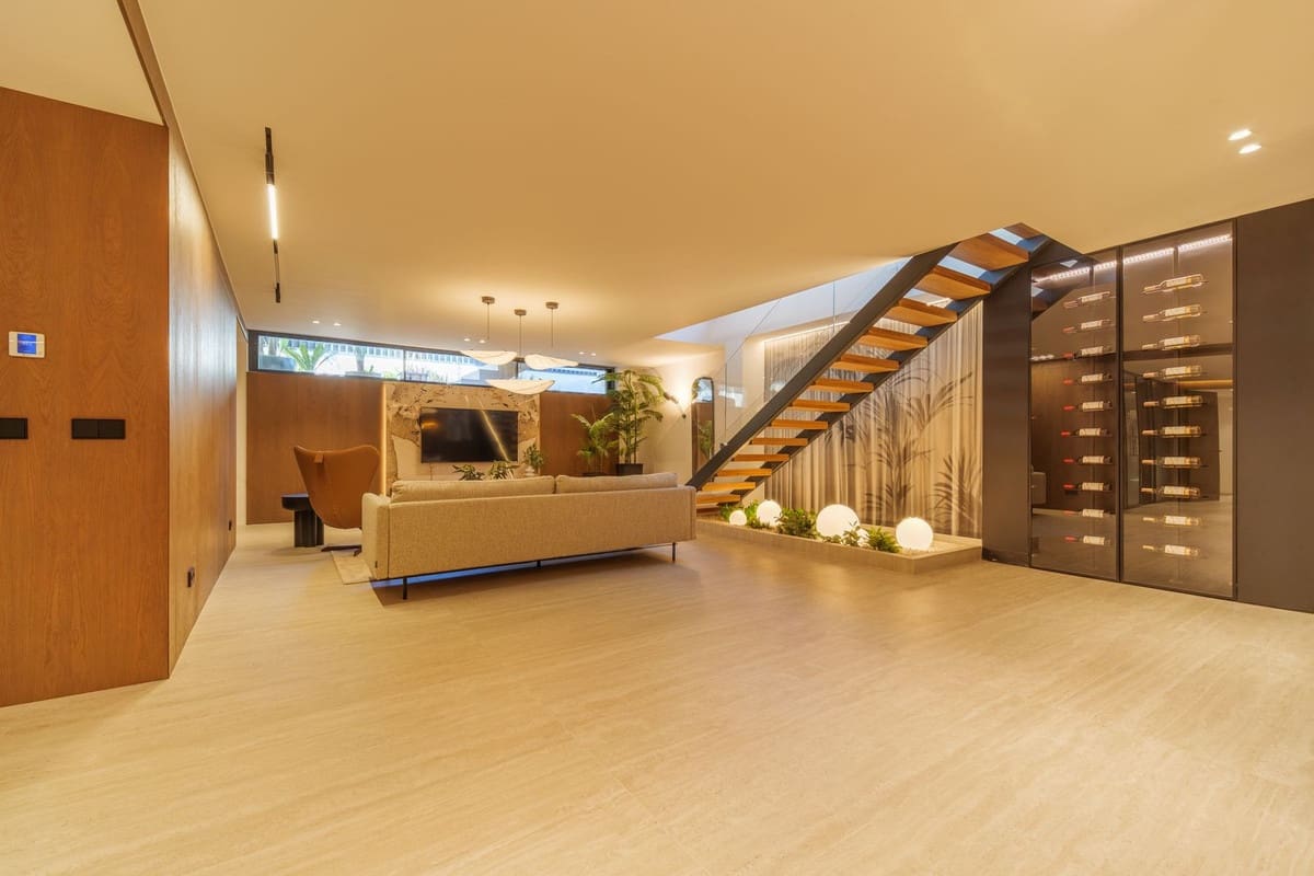 4 bedroom Villa for sale in Marbesa with pool garage - € 4,000,000 (Ref: 9733937)