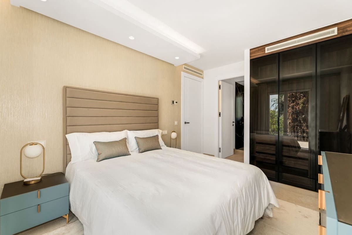 4 chambre Maison de Ville à vendre à Estepona avec piscine garage - 2 599 000 € (Ref: 9749361)