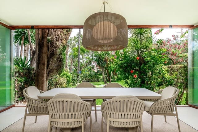 4 soveværelse Byhus til salg i Estepona med swimmingpool garage - € 2.599.000 (Ref: 9749361)