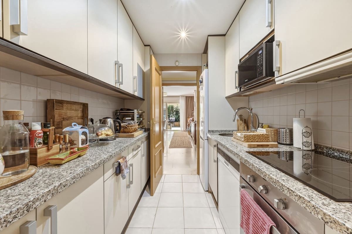 2 slaapkamer Appartement te koop in Carib Playa met zwembad garage - € 395.000 (Ref: 9777123)