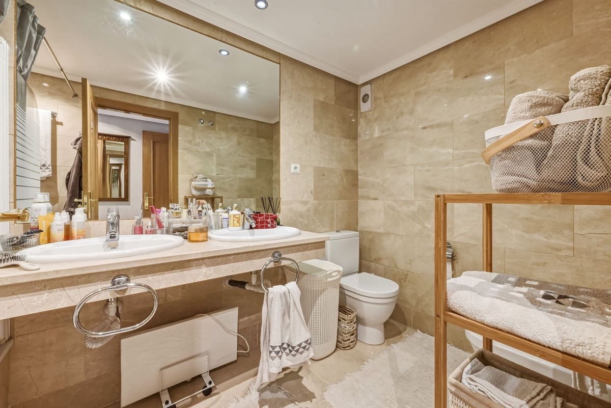 2 slaapkamer Appartement te koop in Carib Playa met zwembad garage - € 395.000 (Ref: 9777123)