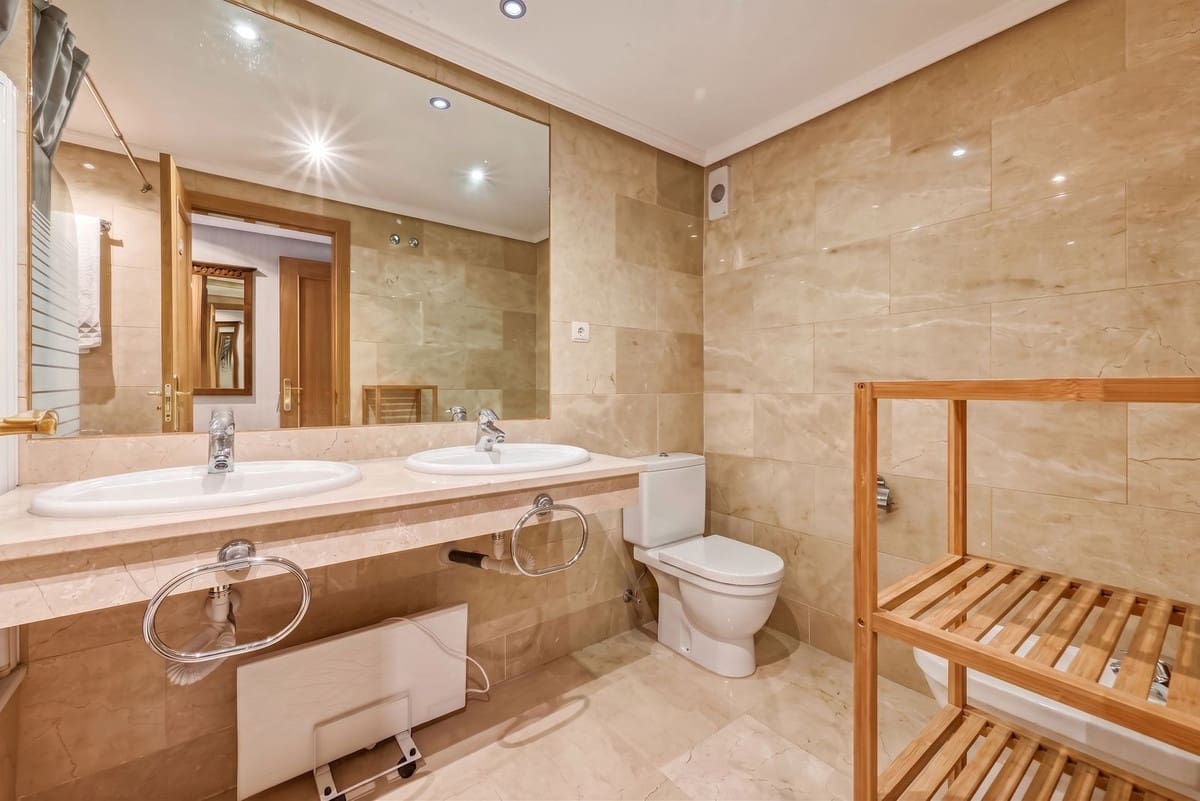 2 slaapkamer Appartement te koop in Carib Playa met zwembad garage - € 395.000 (Ref: 9777123)