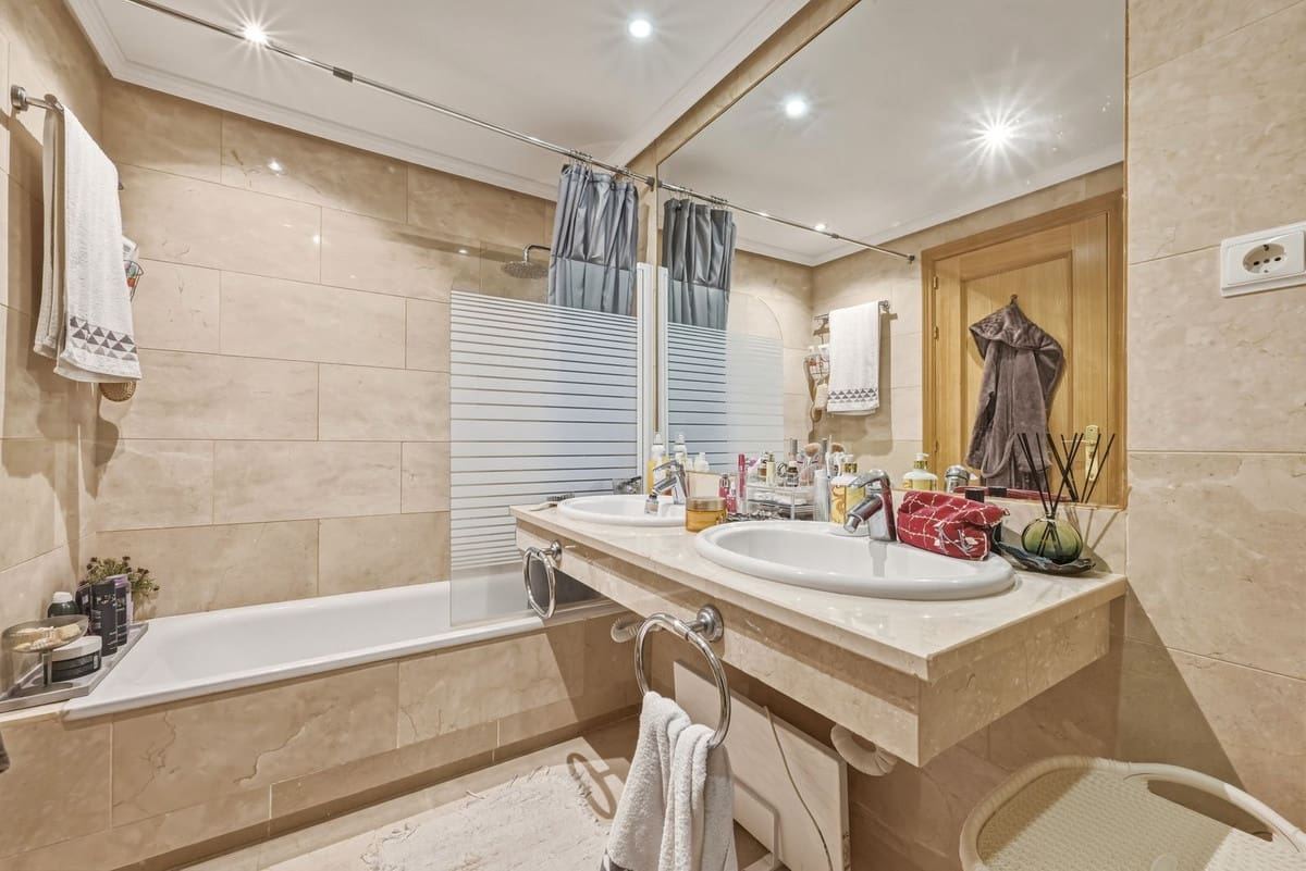 2 slaapkamer Appartement te koop in Carib Playa met zwembad garage - € 395.000 (Ref: 9777123)