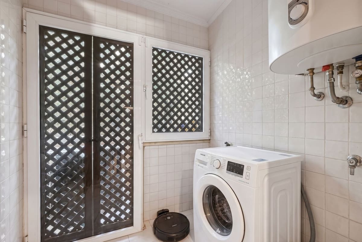 2 slaapkamer Appartement te koop in Carib Playa met zwembad garage - € 395.000 (Ref: 9777123)