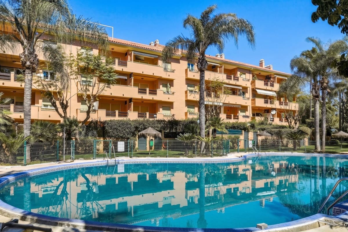 2 slaapkamer Appartement te koop in Carib Playa met zwembad garage - € 395.000 (Ref: 9777123)