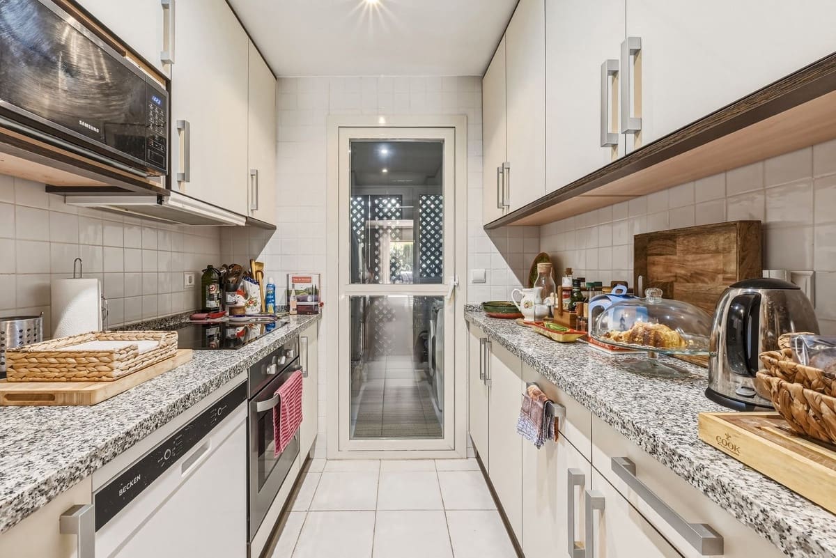 2 slaapkamer Appartement te koop in Carib Playa met zwembad garage - € 395.000 (Ref: 9777123)