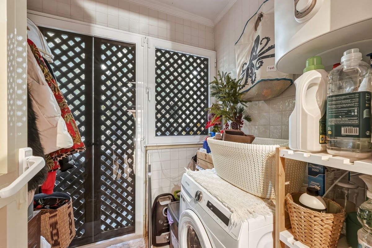 2 slaapkamer Appartement te koop in Carib Playa met zwembad garage - € 395.000 (Ref: 9777123)