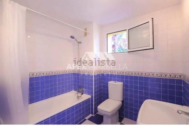 2 soveværelse Lejlighed til salg i La Reserva, Marbella med swimmingpool garage - € 325.000 (Ref: 9782502)