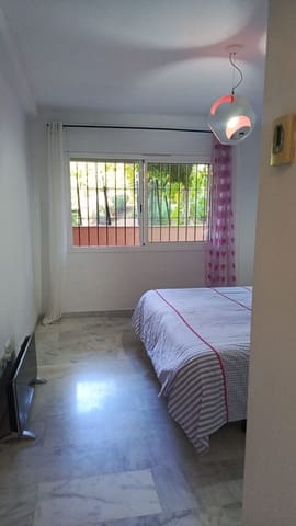 2 soveværelse Lejlighed til salg i La Reserva, Marbella med swimmingpool garage - € 325.000 (Ref: 9782502)