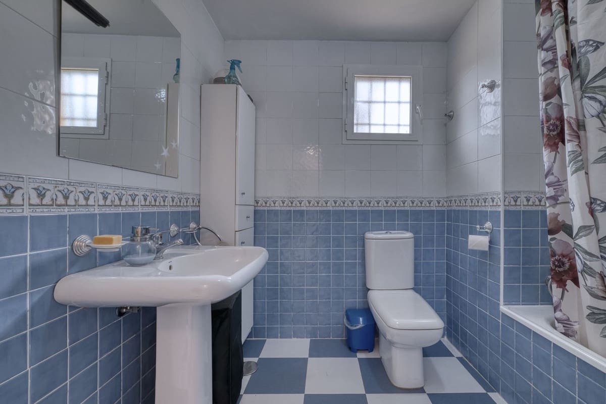 2 bedroom Apartment for sale in La Reserva with pool garage - € 325,000 (Ref: 9782502)