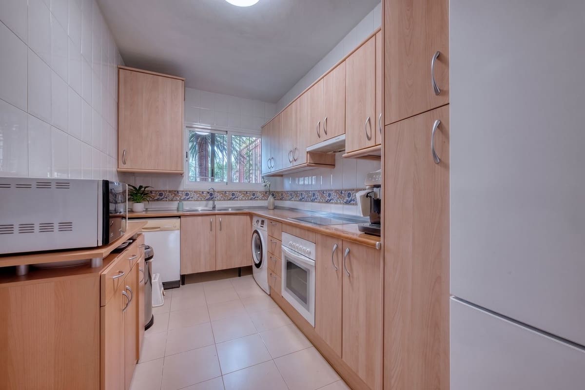 2 bedroom Apartment for sale in La Reserva with pool garage - € 325,000 (Ref: 9782502)