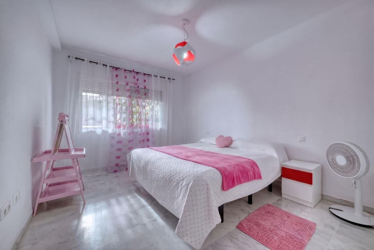 2 bedroom Apartment for sale in La Reserva with pool garage - € 325,000 (Ref: 9782502)
