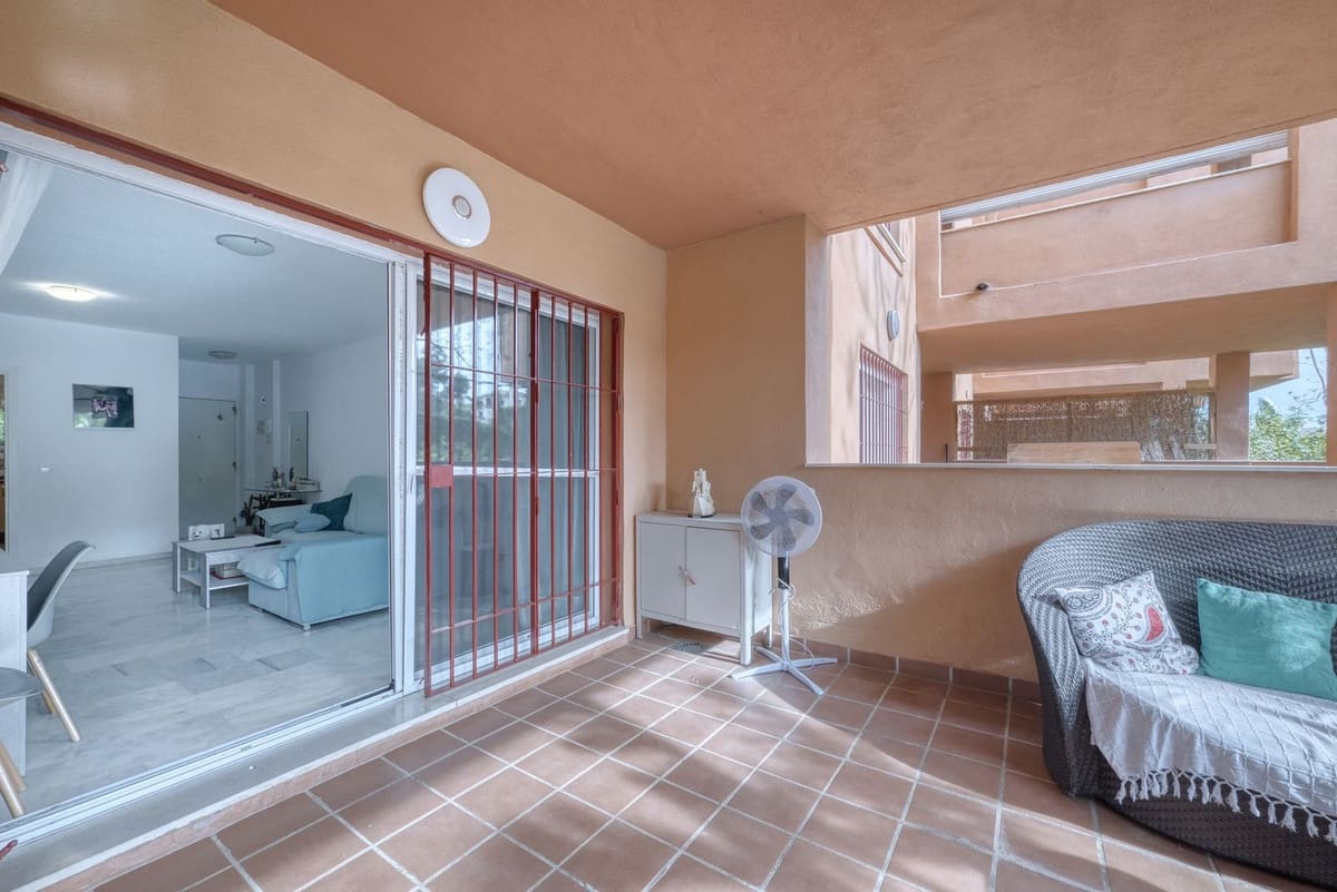 2 bedroom Apartment for sale in La Reserva with pool garage - € 325,000 (Ref: 9782502)