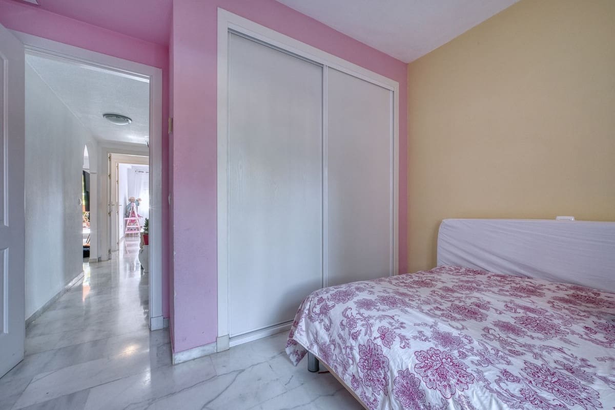 2 bedroom Apartment for sale in La Reserva with pool garage - € 325,000 (Ref: 9782502)