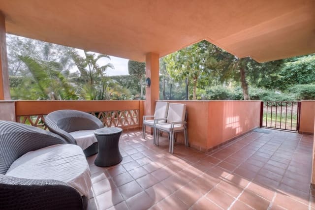 2 chambre Appartement à vendre à La Reserva, Marbella avec piscine garage - 325 000 € (Ref: 9782502)