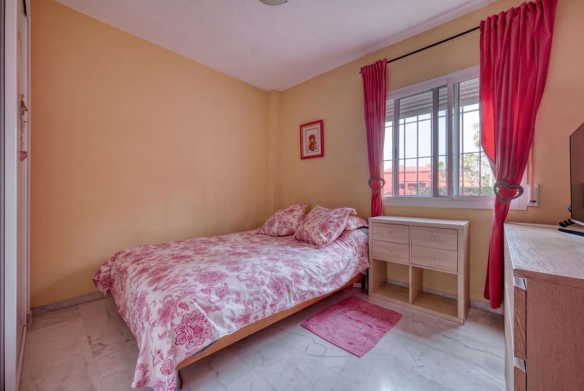 2 bedroom Apartment for sale in La Reserva with pool garage - € 325,000 (Ref: 9782502)