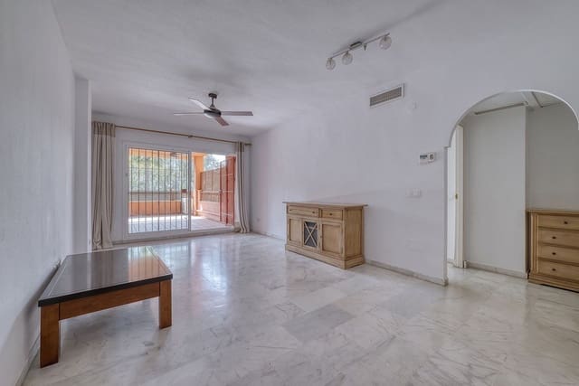 2 chambre Appartement à vendre à La Reserva, Marbella avec piscine garage - 299 000 € (Ref: 9789792)