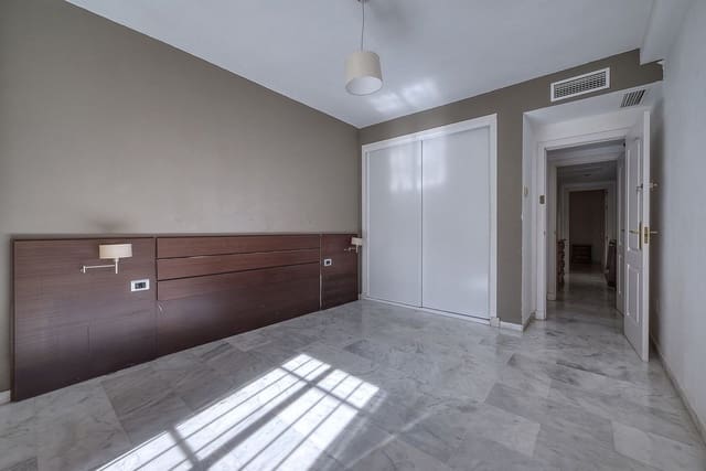 2 chambre Appartement à vendre à La Reserva, Marbella avec piscine garage - 299 000 € (Ref: 9789792)