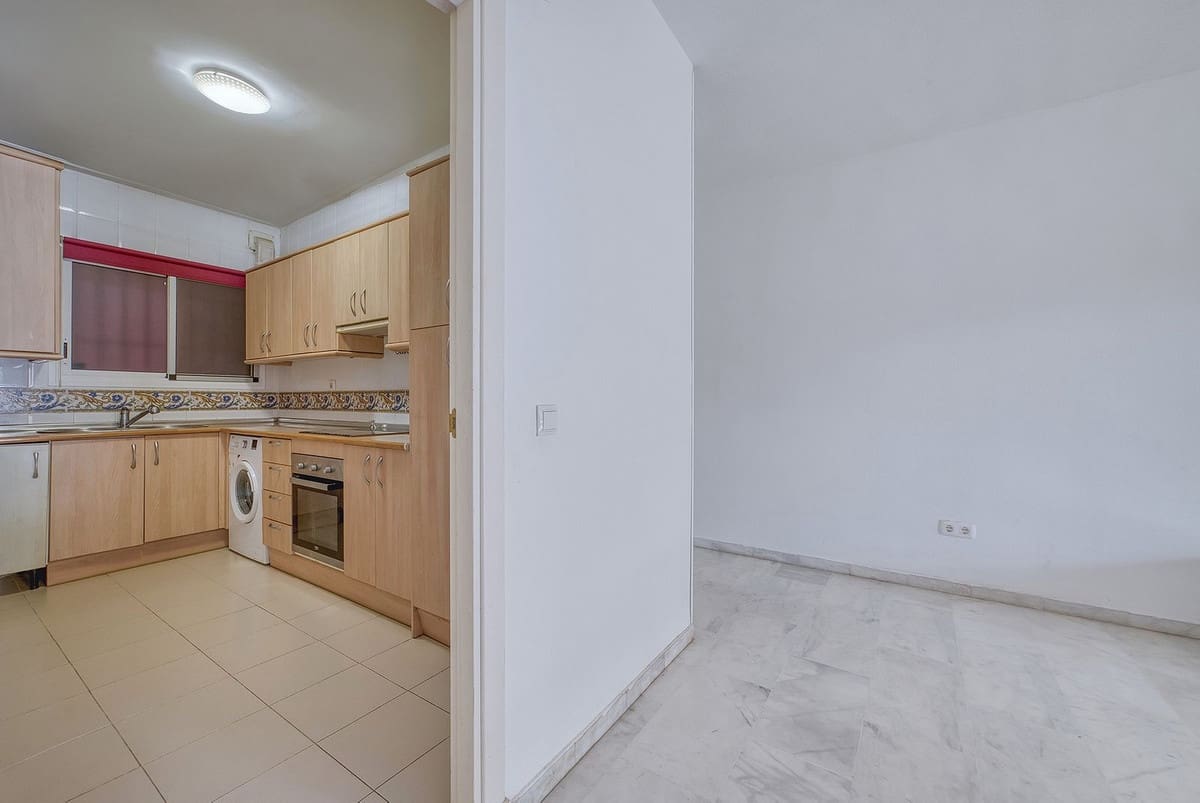 2 soverom Leilighet til salgs i La Reserva med svømmebasseng garasje - € 299 000 (Ref: 9789792)