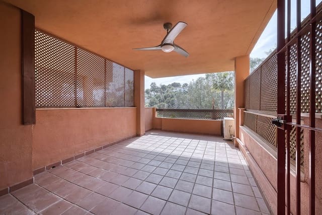 2 chambre Appartement à vendre à La Reserva, Marbella avec piscine garage - 299 000 € (Ref: 9789792)