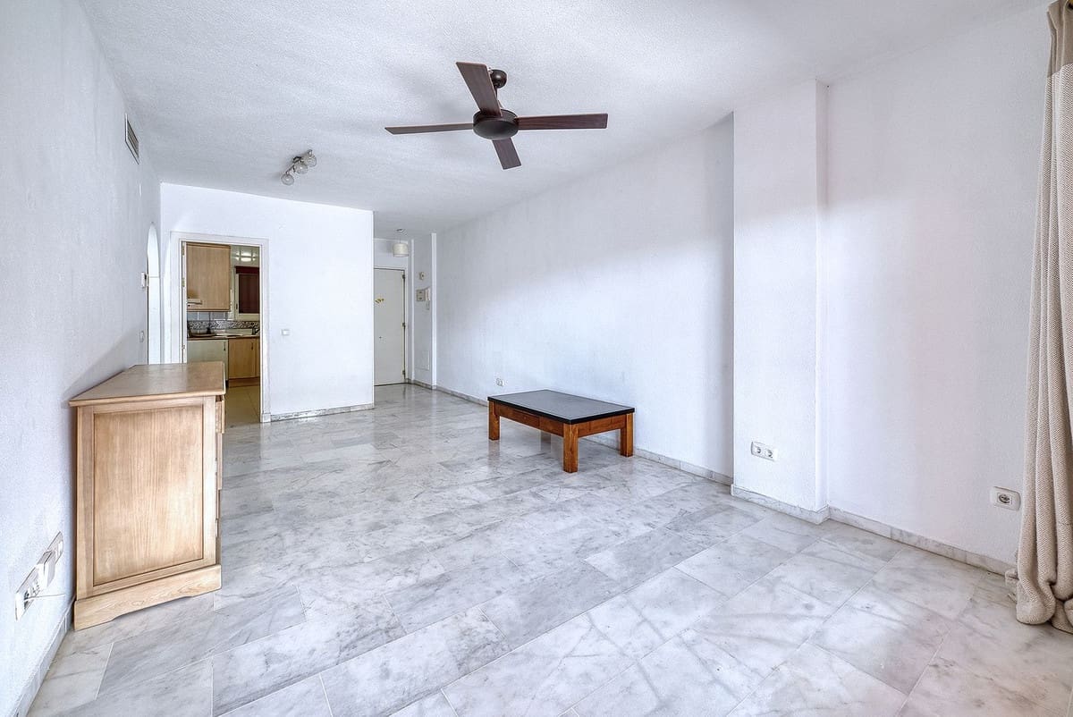 2 bedroom Apartment for sale in La Reserva with pool garage - € 289,900 (Ref: 9789792)