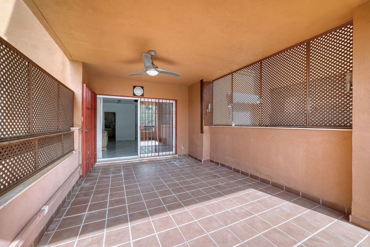2 bedroom Apartment for sale in La Reserva with pool garage - € 289,900 (Ref: 9789792)