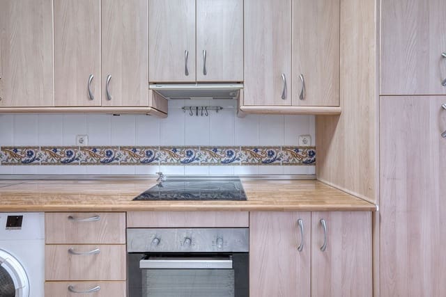 2 soveværelse Lejlighed til salg i La Reserva, Marbella med swimmingpool garage - € 289.900 (Ref: 9789792)