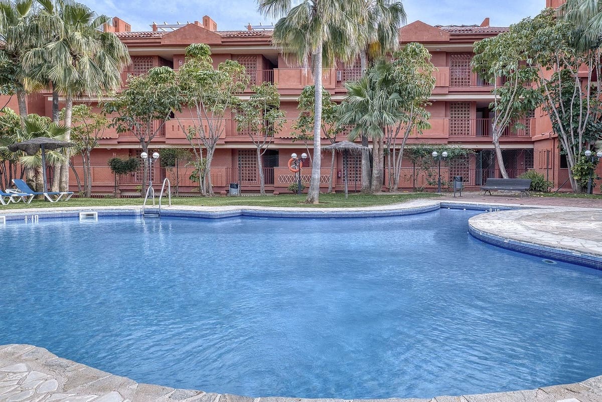 2 bedroom Apartment for sale in La Reserva with pool garage - € 289,900 (Ref: 9789792)
