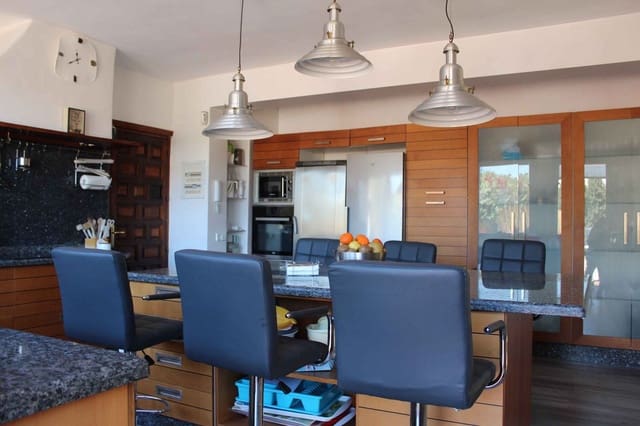 10 camera da letto Villa in vendita in El Rosario, Marbella con piscina garage - 2.650.000 € (Rif: 9824052)