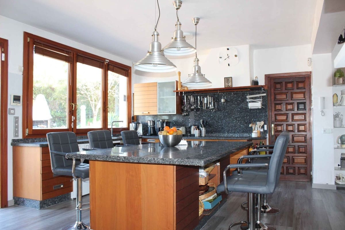 10 camera da letto Villa in vendita in El Rosario con piscina garage - 2.650.000 € (Rif: 9824052)